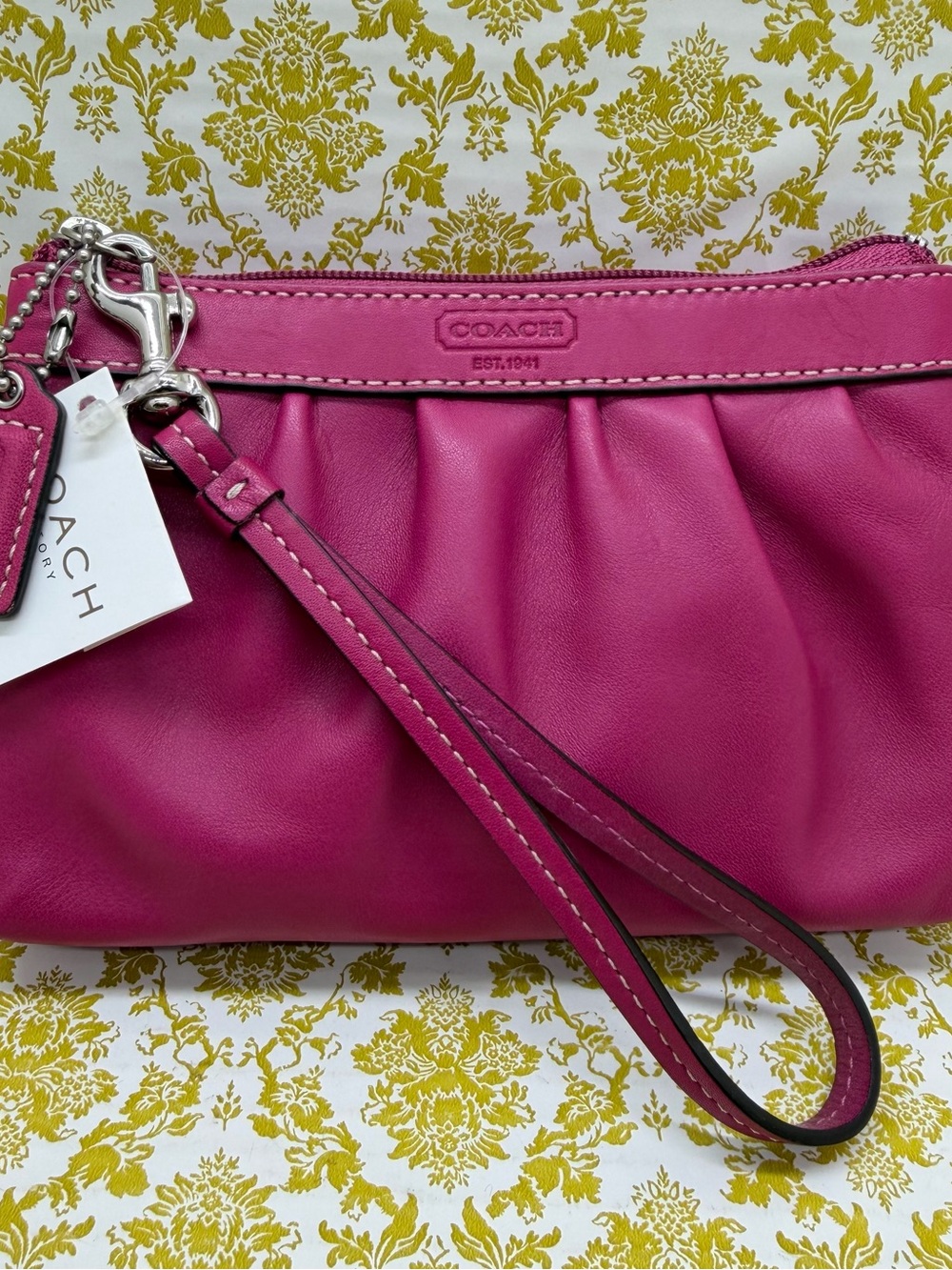 New COACH Fuchsia Pink Leather Wristlet Clutch pleated mini